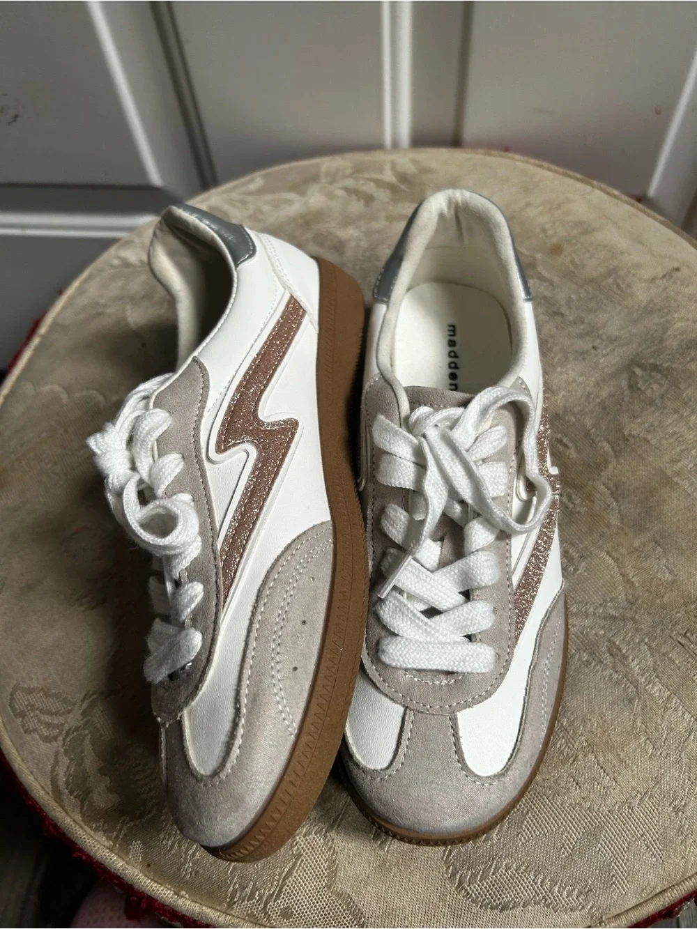 Madden Girl Kirby White & Taupe Suede Accent Sneakers Sz 4